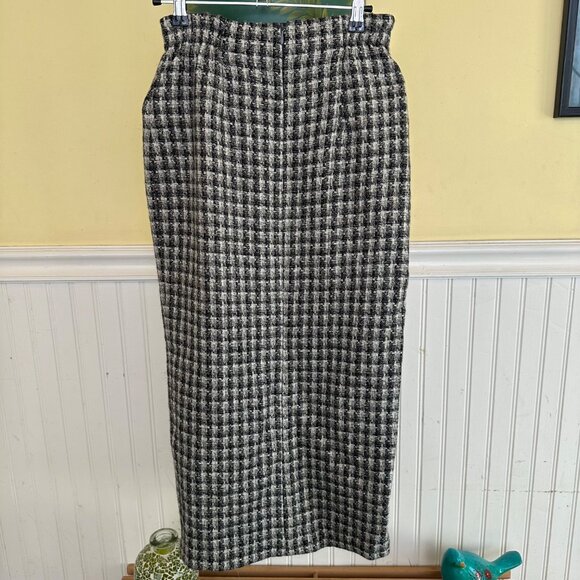 Elegant Houndstooth Pencil Skirt - Picture 2 of 7
